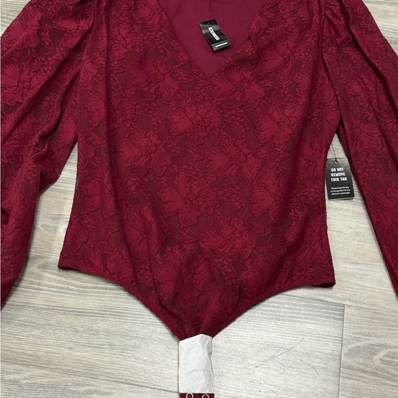 Elegant Burgundy Lace Top - Picture 2 of 7